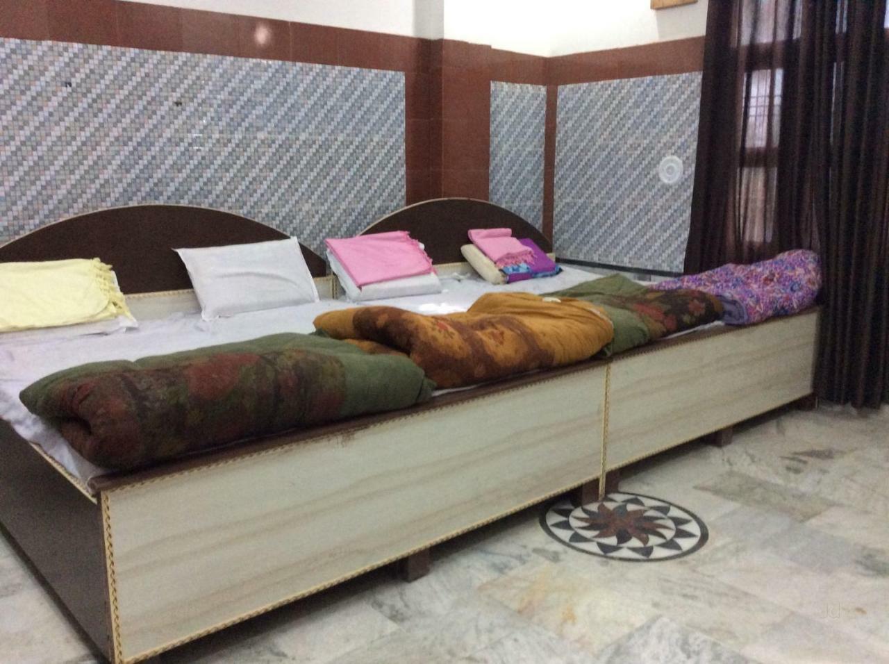 Mainpuri Oyo Om Sai Guest House المظهر الخارجي الصورة